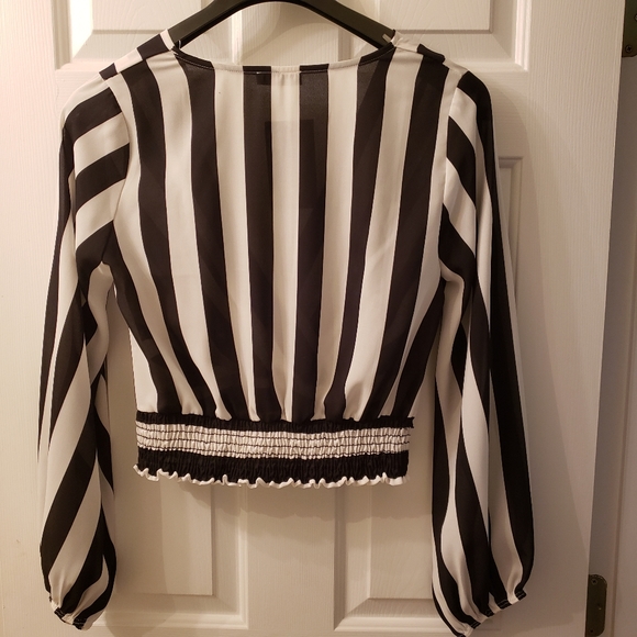 Fashion Nova Black & White V Neck Blouse - Picture 3 of 6